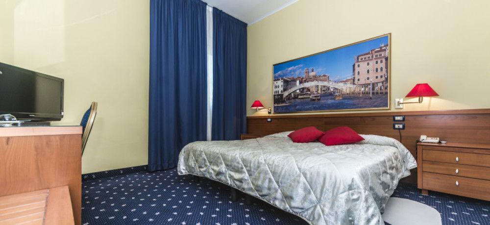 Venice Hotel グリジニャーノ・ディ・ゾッコ エクステリア 写真