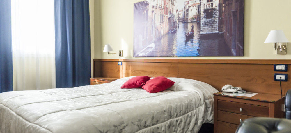 Venice Hotel グリジニャーノ・ディ・ゾッコ エクステリア 写真