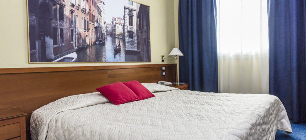 Venice Hotel グリジニャーノ・ディ・ゾッコ エクステリア 写真