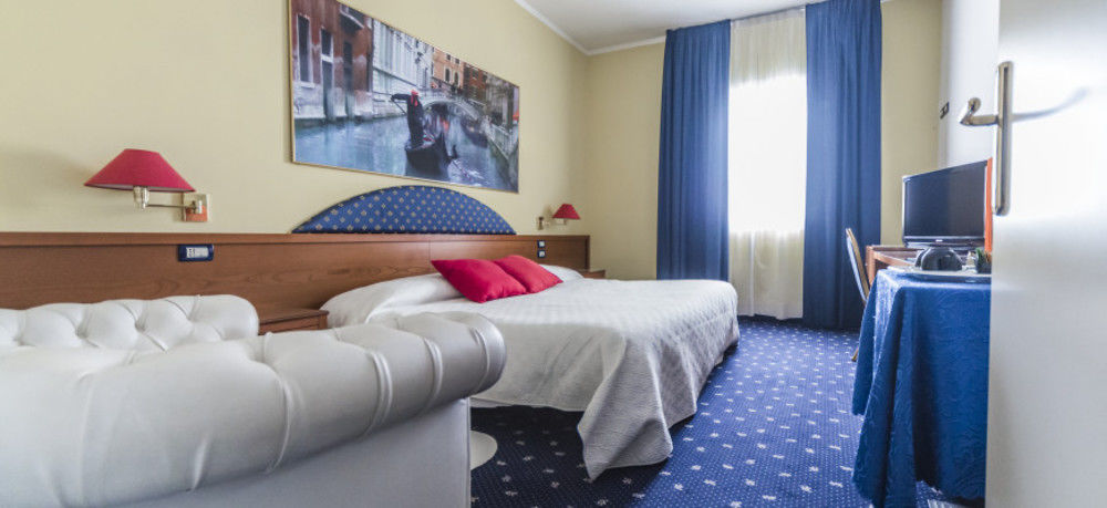 Venice Hotel グリジニャーノ・ディ・ゾッコ エクステリア 写真