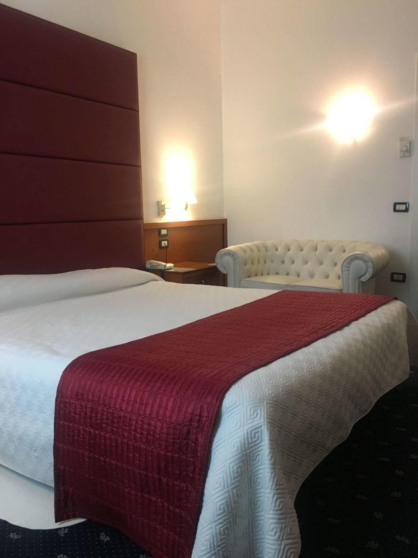 Venice Hotel グリジニャーノ・ディ・ゾッコ エクステリア 写真