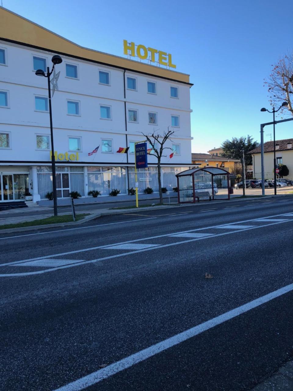 Venice Hotel グリジニャーノ・ディ・ゾッコ エクステリア 写真